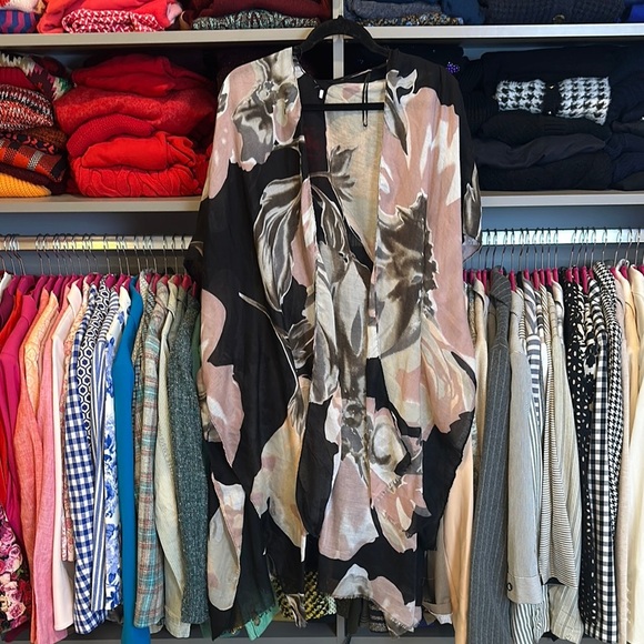 Unbranded black/pink flower print short sleeve kimono size OS - Picture 1 of 3